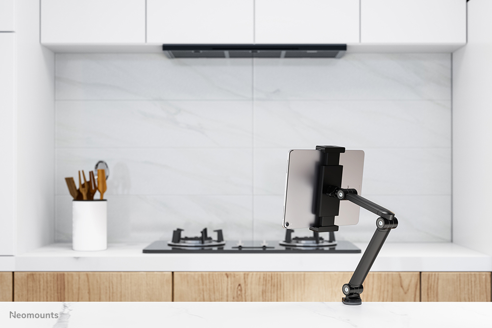 Neomounts DS15-545BL1 Tablet holder desk clamp 4.7-12.9" - universal - full motion